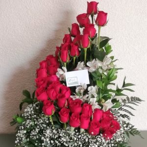 Clave 191 Arreglo floral " Only You" en forma de escalera